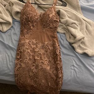 I’m selling a dress it’s a size small and it’s a brown pink